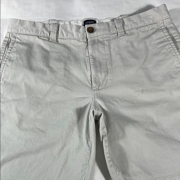 J. Crew mens stone khaki basic flat front 8.5" inseam chino shorts - size 33 - Picture 1 of 12